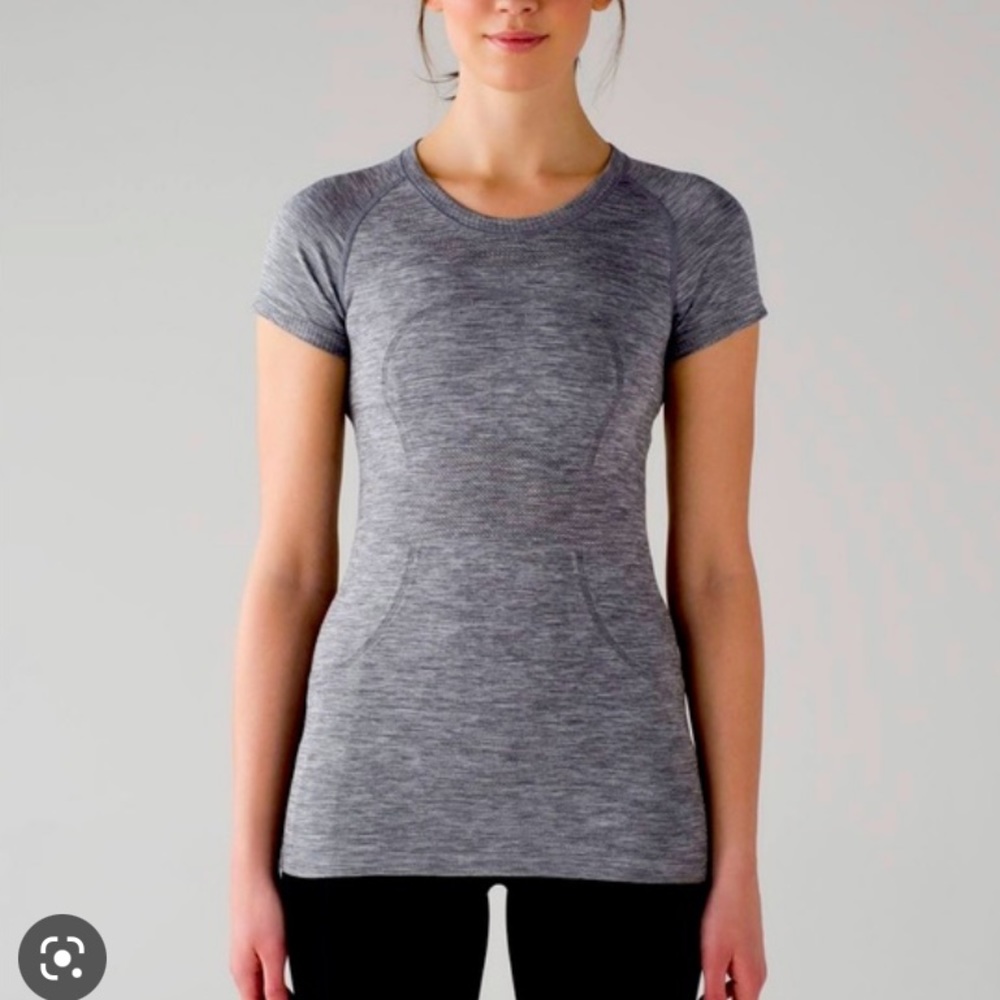 Lululemon Ladies Size 6 Gray Short Sleeve Top
